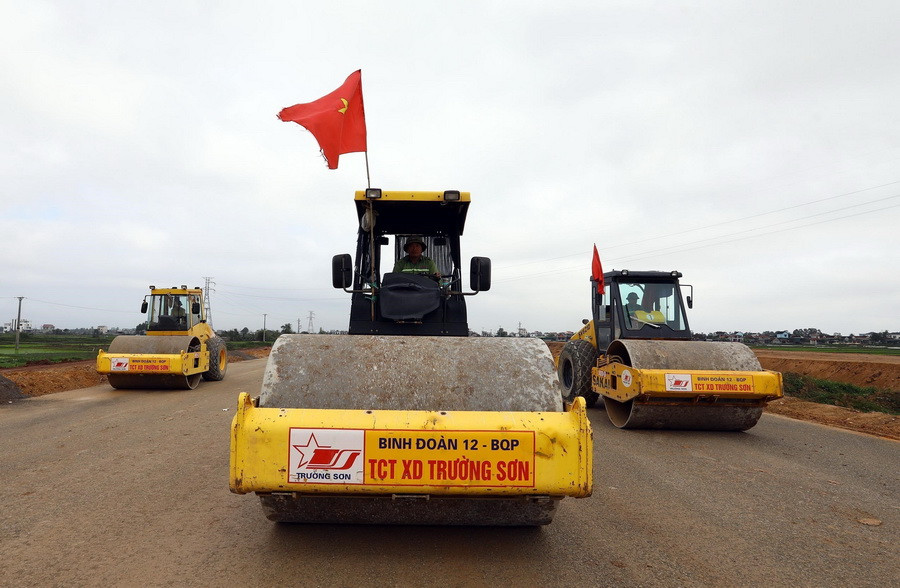 Nhà thầu Trường Sơn thi công tại gói thầu số 2. (Ảnh: Huy Hùng/TTXVN)