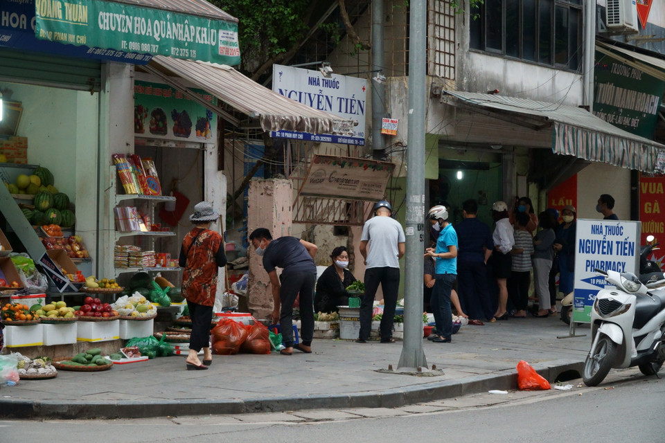 Các quầy hàng thực phẩm vẫn hoạt động bình thường. (Ảnh: Vi Diệu/Vietnam+)