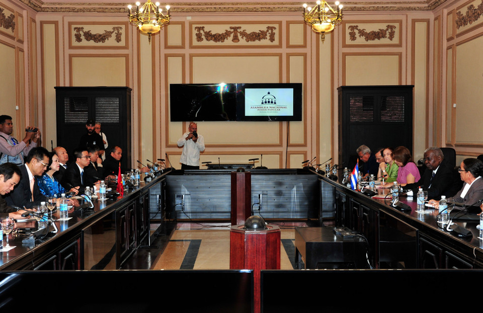 Chủ tịch Quốc hội Cuba Esteban Lazo Hernández tiếp Đoàn đại biểu cấp cao Đảng Cộng sản Việt Nam. (Ảnh: Lê Hà/TTXVN)