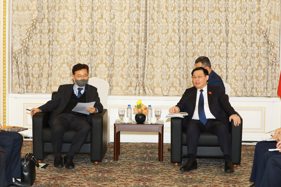 Chủ tịch Quốc hội Vương Đình Huệ tiếp Chủ tịch Viện Nghiên cứu Phát triển Hàn Quốc. (Ảnh: Anh Nguyên/TTXVN)
