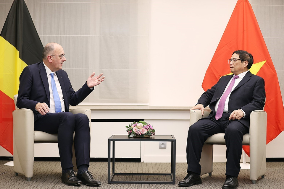 Thủ tướng Phạm Minh Chính tiếp Chủ tịch công ty AGEAS Bart De Smet. (Ảnh: Dương Giang/TTXVN)