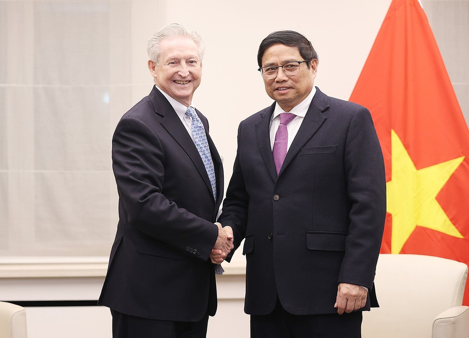 Thủ tướng Phạm Minh Chính tiếp Chủ tịch Công ty Pharos John Martin. (Ảnh: Dương Giang/TTXVN)