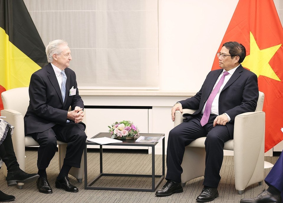 Thủ tướng Phạm Minh Chính tiếp Chủ tịch Công ty Pharos John Martin. (Ảnh: Dương Giang/TTXVN)