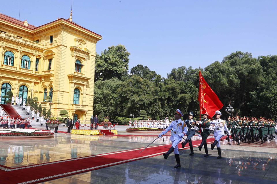 Quang cảnh Lễ đón chính thức Tổng thống Cộng hòa Singapore Halimah Yacob. (Ảnh: Thống Nhất/TTXVN)