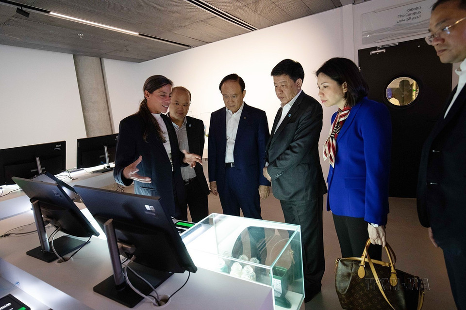 Đoàn đại biểu Thành phố Hà Nội thăm Trung tâm Đổi mới sáng tạo Peres, trong chuyến thăm và làm việc tại Israel từ ngày 14-16/9/2022 nhằm trao đổi kinh nghiệm trong công tác xây dựng chính quyền, phát triển đô thị. (Ảnh: Vũ Hội/TTXVN)