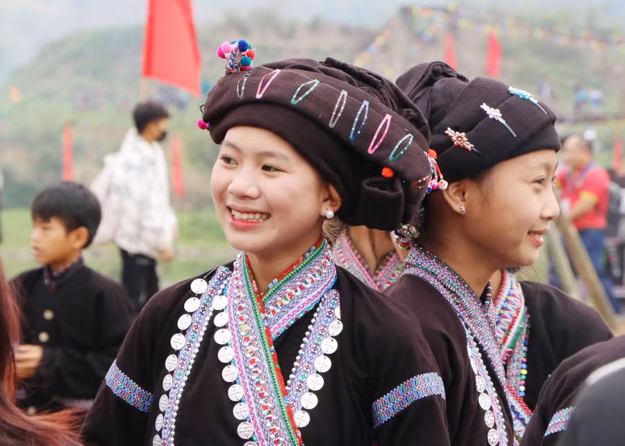 Thiếu nữ Lào xinh đẹp trong trang phục truyền thống. (Ảnh: Nguyễn Oanh/TTXVN)