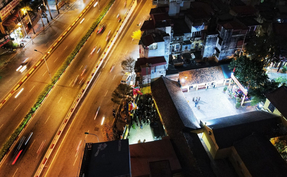 Mặt đường Tây Sơn giao thông đi lại thông thoáng, không xảy ra cảnh ùn tắc cục bộ. (Ảnh: Thành Đạt/TTXVN)