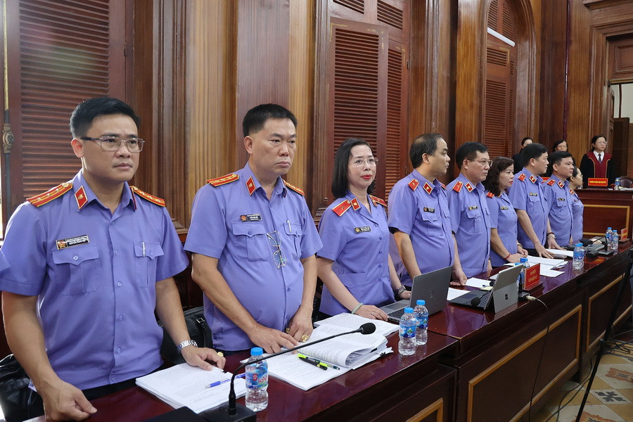 Đại diện Viện Kiểm sát nhân dân tối cao và Thành phố Hồ Chí Minh giữ quyền công tố tham gia phiên tòa. (Ảnh: Thanh Vũ/TTXVN)