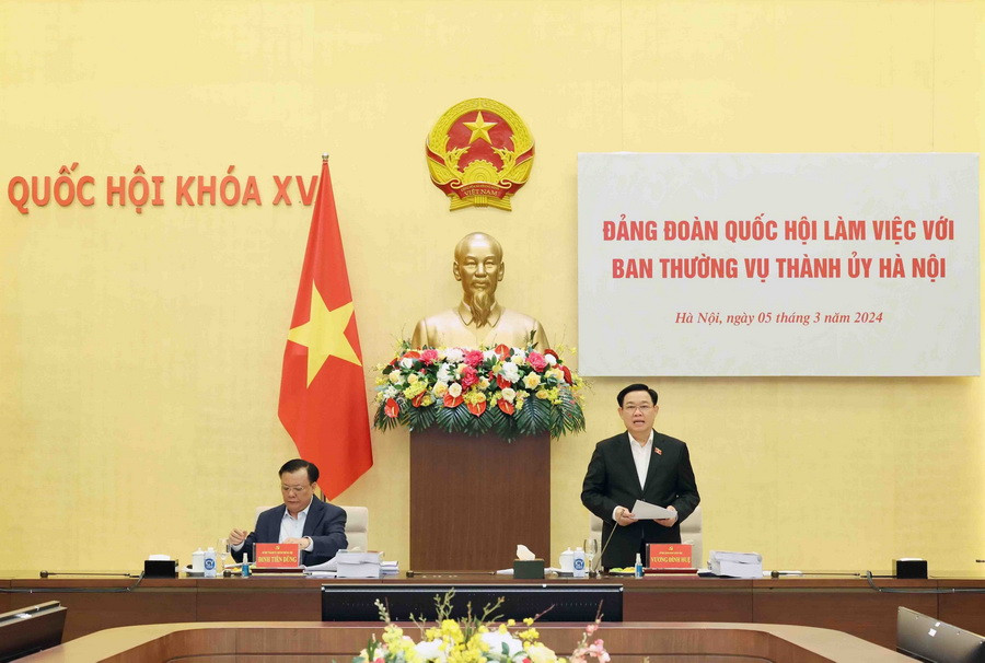 Chủ tịch Quốc hội Vương Đình Huệ phát biểu chỉ đạo buổi làm việc. (Ảnh: Nhan Sáng/TTXVN)