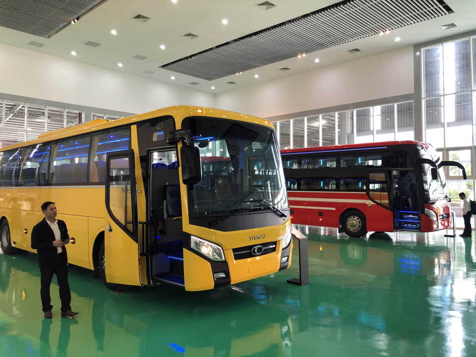 Những chiếc xe mang thương hiệu THACO với tỷ lệ nội địa hóa đạt trên 45%, sử dụng động cơ đạt tiêu chuẩn khí thải Euro 5. (Ảnh: Trần Tĩnh/TTXVN)