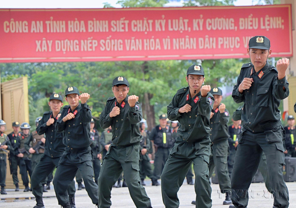 Ra mắt Tiểu đoàn Cảnh sát Cơ động Dự bị Chiến đấu, Công an tỉnh Hòa Bình (19/5/2022). (Ảnh: Thanh Hải/TTXVN)