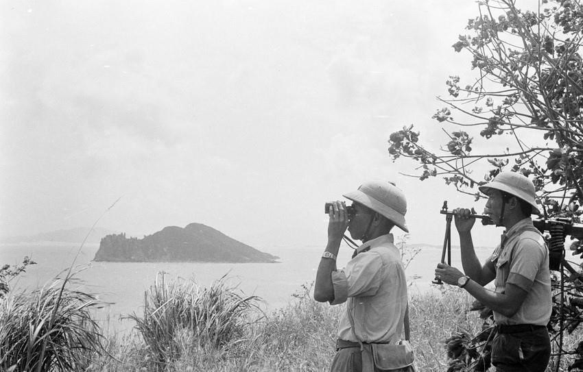 Chiến sỹ Đồn Công an 664 (tỉnh Phú Khánh) tuần tra bảo vệ trật tự an ninh khu vực Đèo Cả (1979). (Ảnh: Trọng Nghiệp/TTXVN)