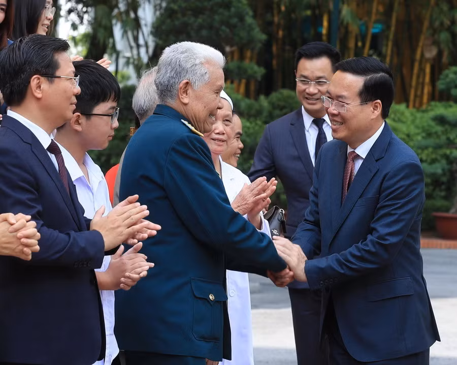Chiều 18/1/2024, tại Phủ Chủ tịch, Chủ tịch nước Võ Văn Thưởng gặp mặt đoàn đại biểu trong chương trình “Việc tử tế” của Đài Truyền hình Việt Nam. (Ảnh: Thống Nhất/TTXVN)
