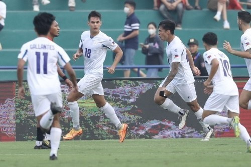 Các cầu thủ U23 Philippines ăn mừng bàn thắng mở tỷ số do công của Christian Rontini (18) ở phút thứ 10. (Ảnh: Minh Quyết/TTXVN)