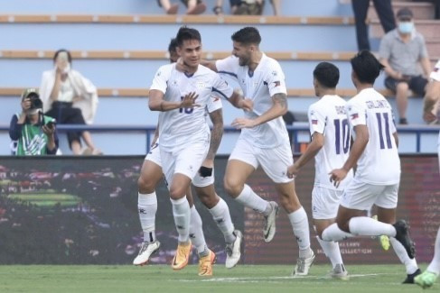 Các cầu thủ U23 Philippines ăn mừng bàn thắng mở tỷ số do công của Christian Rontini (18) ở phút thứ 10. (Ảnh: Minh Quyết/TTXVN)