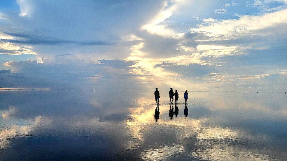 Để săn được ảnh đẹp như ý, du khách cần bỏ ra công sức không ít, chưa kể đến may mắn vì một năm chỉ có khoảng 52 lần. (Ảnh: Vũ Kim Xuân/Vietnam+)