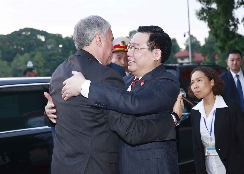 Chiều 15/10/2023, tại Nhà Quốc hội, Chủ tịch Quốc hội Vương Đình Huệ chủ trì lễ đón trọng thể Chủ tịch Duma Quốc gia Quốc hội Liên bang Nga Vyacheslav Viktorovich Volodin thăm chính thức Việt Nam từ ngày 15-16/10/2023. Sau lễ đón, hai Chủ tịch Quốc hội tiến hành hội đàm. (Ảnh: Doãn Tấn/TTXVN)