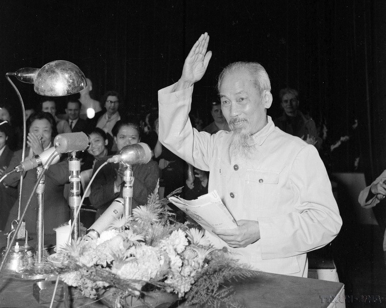 Chủ tịch Hồ Chí Minh nói chuyện tại Đại hội đại biểu phụ nữ lần thứ III, tại Hà Nội (8-13/3/1961). (Ảnh: TTXVN)