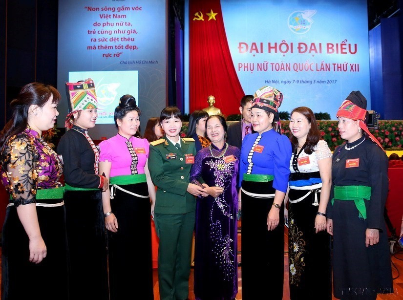 Đại biểu về dự Đại hội đại biểu Phụ nữ toàn quốc lần thứ XII, nhiệm kỳ 2017-2022 với chủ đề “Đoàn kết-Đổi mới-Bình đẳng-Hội nhập” (3/2017). (Ảnh: TTXVN)