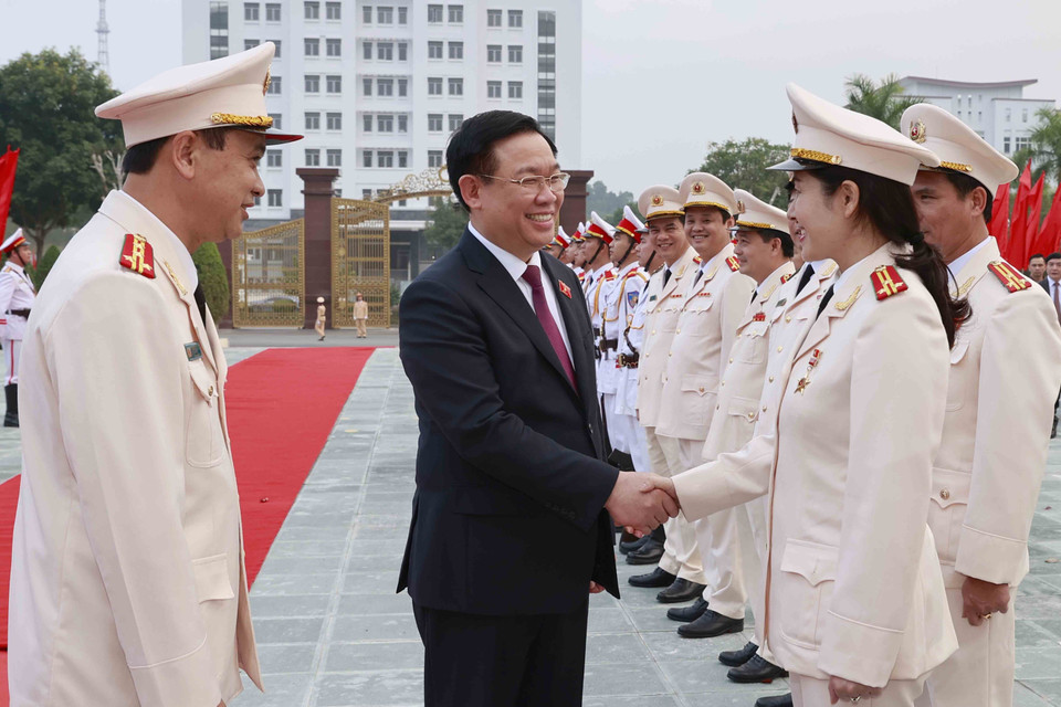 Chiều 15/1/2023, tại Trụ sở Công an tỉnh Lào Cai, ông Vương Đình Huệ, Uỷ viên Bộ Chính trị, Chủ tịch Quốc hội thăm, chúc Tết Công an tỉnh Lào Cai. (Ảnh: Doãn Tấn/TTXVN)