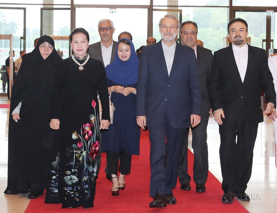 Chủ tịch Quốc hội Nguyễn Thị Kim Ngân đón Chủ tịch Quốc hội Iran Ali Ardeshir Larijani thăm chính thức Việt Nam (Hà Nội, 16/4/2018). (Ảnh: Trọng Đức/TTXVN)