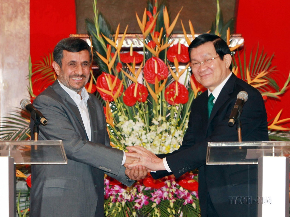 Chủ tịch nước Trương Tấn Sang đón Tổng thống Iran Mahmoud Ahmadinejad thăm chính thức Việt Nam (Hà Nội, 9/11/2012). (Ảnh: Thống Nhất/TTXVN)