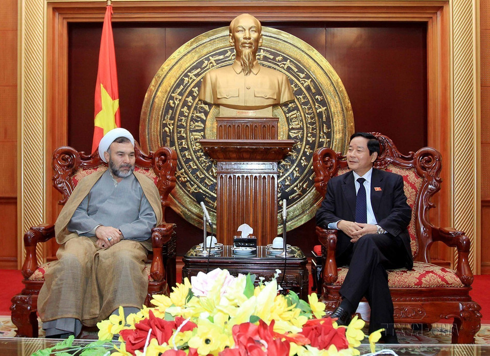 Chủ nhiệm Ủy ban Đối ngoại của Quốc hội Trần Văn Hằng tiếp Ủy viên Đoàn Chủ tịch Quốc hội Iran kiêm Chủ tịch Nhóm Nghị sỹ Hữu nghị Iran-Việt Nam Hossein Sobbhaninia (Hà Nội, 19/11/2014). (Ảnh: An Đăng/TTXVN)