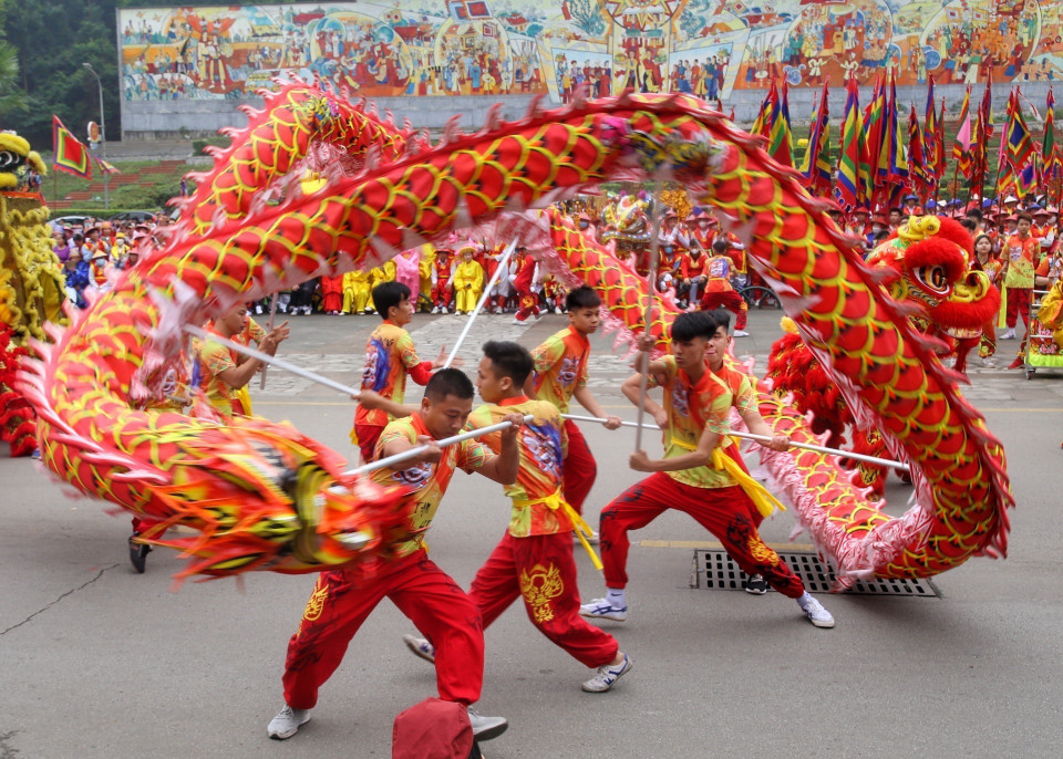 Màn múa rồng của các đội tại buổi lễ. (Ảnh: Tuấn Đức/TTXVN)