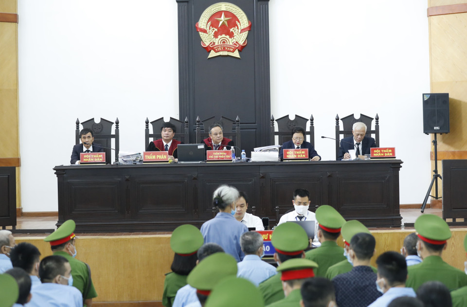Hội đồng xét xử vụ án. (Ảnh: Doãn Tấn/TTXVN)