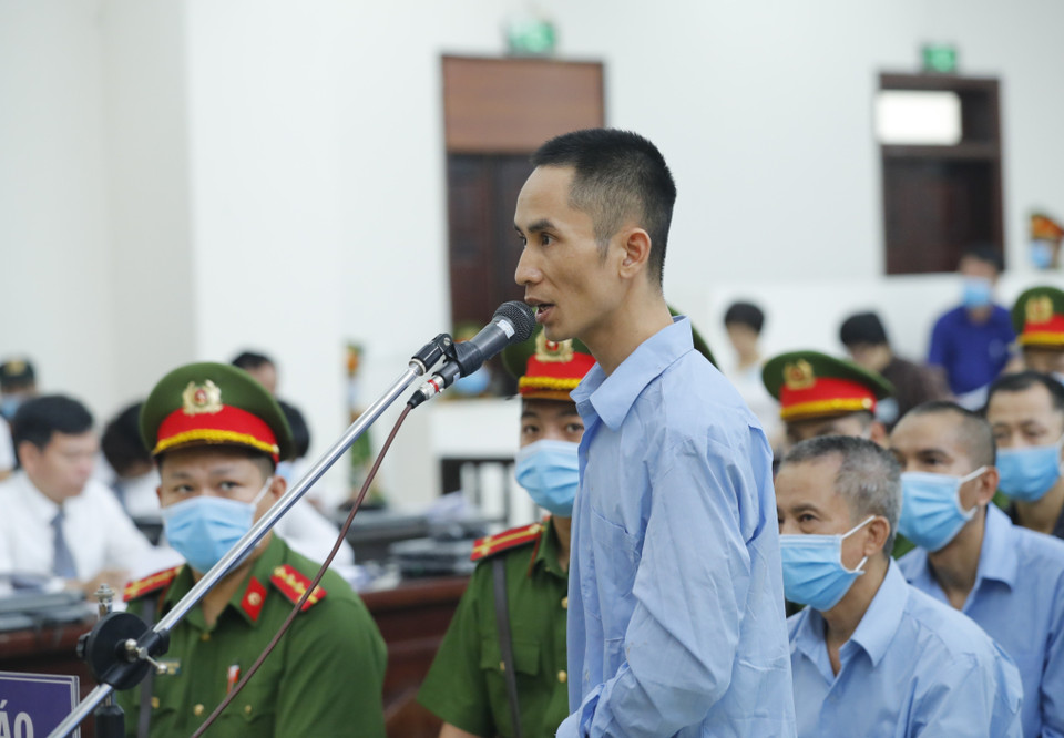 Bị cáo Lê Đình Doanh khai báo trước Hội đồng xét xử. (Ảnh: Doãn Tấn/TTXVN)