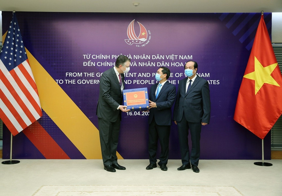 Thay mặt Tổng thống Donald Trump và nhân dân Hoa Kỳ, Đại sứ Hoa Kỳ tại Việt Nam Daniel J. Kritenbrink gửi lời cảm ơn sâu sắc tới Chính phủ và nhân dân Việt Nam. (Ảnh: Dương Giang/TTXVN)