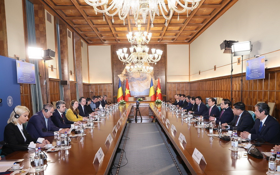 Thủ tướng Phạm Minh Chính hội đàm với Thủ tướng Romania Ion-Marcel Ciolacu. (Ảnh: Dương Giang/TTXVN)