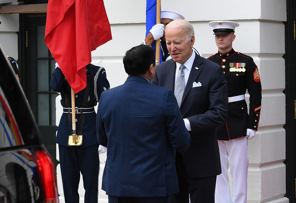 Tổng thống Hoa Kỳ Joseph Robinette Biden Jr. đón Thủ tướng Phạm Minh Chính. (Ảnh: Dương Giang/TTXVN)