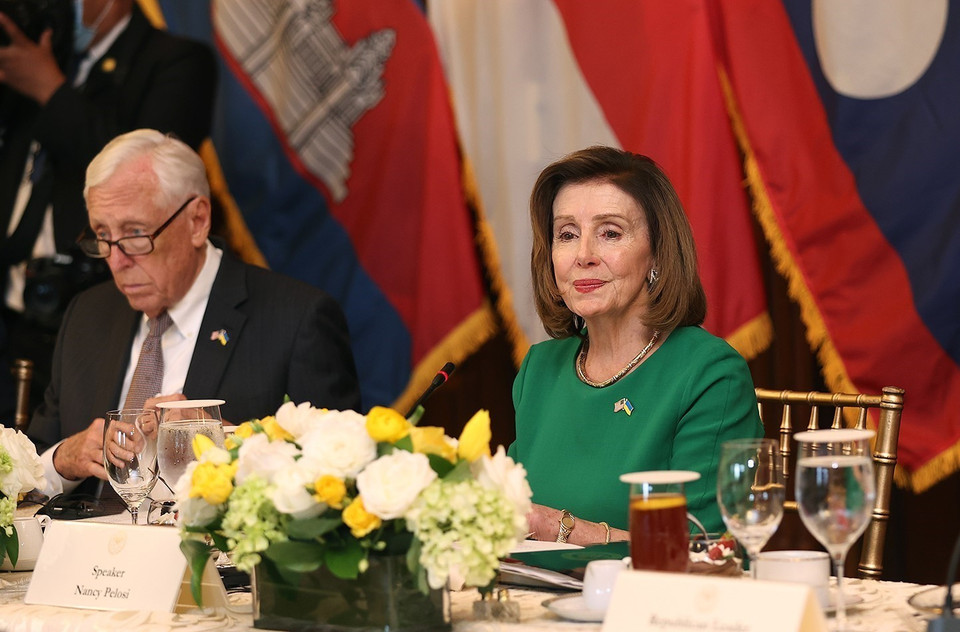 Chủ tịch Hạ viện Pelosi phát biểu tại buổi chiêu đãi các lãnh đạo ASEAN. Ảnh: Dương Giang-TTXVN