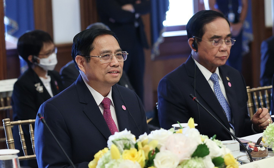 Thủ tướng Phạm Minh Chính cùng các lãnh đạo ASEAN ăn trưa với Chủ tịch Hạ viện Pelosi và một số nghị sỹ Quốc hội Hoa Kỳ. (Ảnh: Dương Giang/TTXVN)