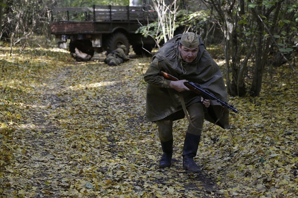 Cuộc chiến được tái hiện y như thật. (Ảnh: Sputnik)