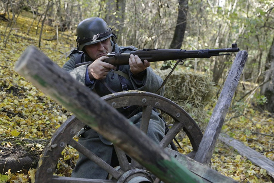 Đóng vai binh sỹ Đức tham gia cuộc chiến. (Ảnh: Sputnik)