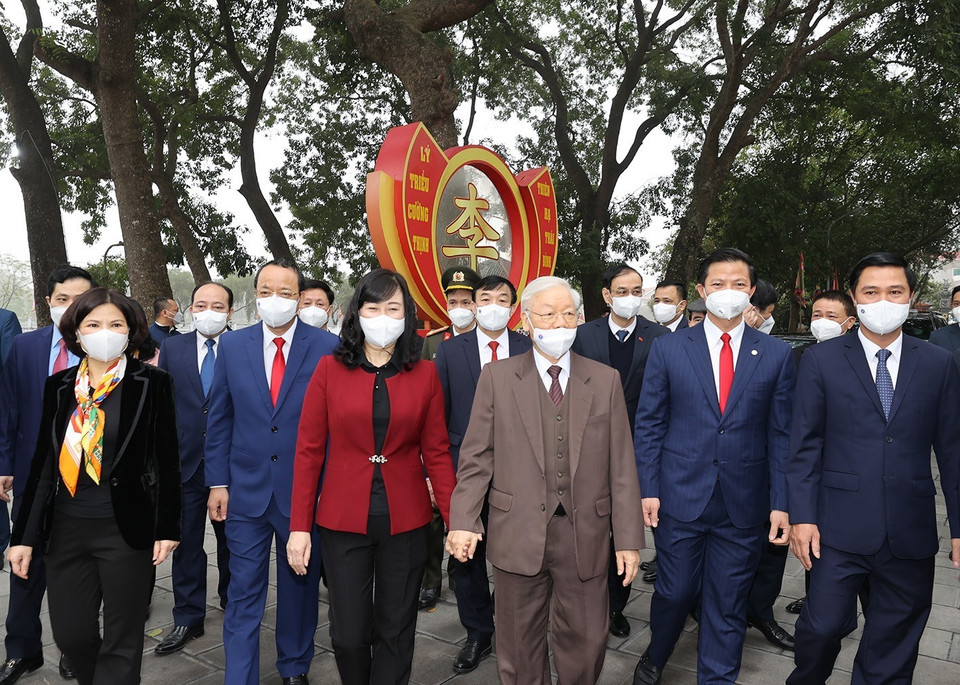 Tổng Bí thư Nguyễn Phú Trọng thăm Di tích lịch sử-văn hóa Đền Đô. (Ảnh: Trí Dũng/TTXVN)