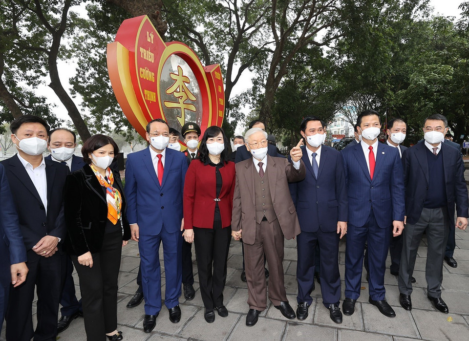 Tổng Bí thư Nguyễn Phú Trọng thăm Di tích lịch sử-văn hóa Đền Đô (phường Đình Bảng, thành phố Từ Sơn). (Ảnh: Trí Dũng/TTXVN)