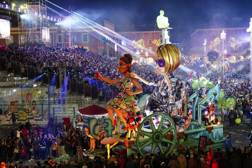 Một đoàn diễu hành tại Lễ hội hóa trang Carnaval ở thành phố Nice. (Ảnh: THX/TTXVN)