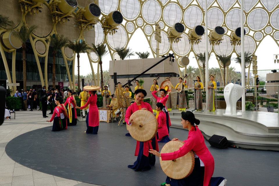 Đoàn biểu diễn nghệ thuật Việt Nam tại EXPO 2020 Dubai. (Ảnh: TTXVN phát)
