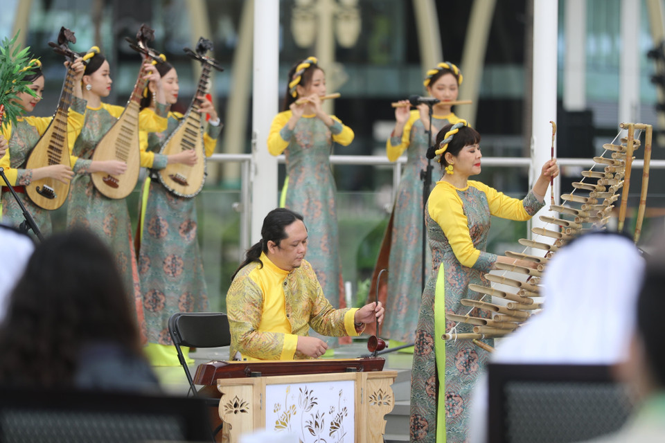 Đoàn biểu diễn nghệ thuật Việt Nam tại EXPO 2020 Dubai. (Ảnh: TTXVN phát)