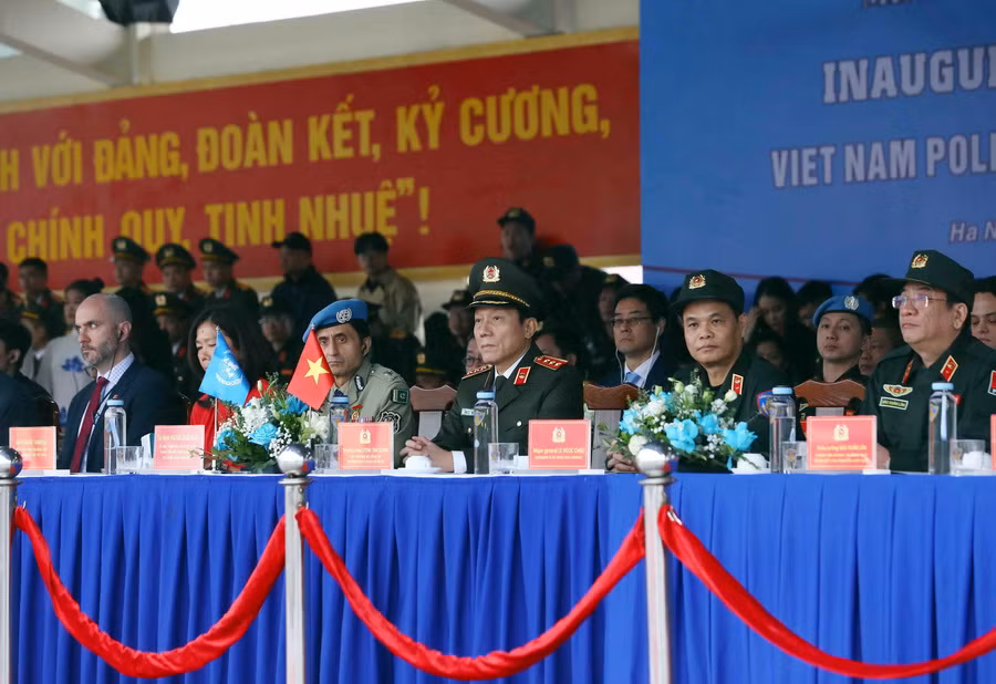 Thượng tướng Lương Tam Quang, Thứ trưởng Bộ Công an và các đại biểu tham dự buổi lễ. (Ảnh: Phạm Kiên/TTXVN)