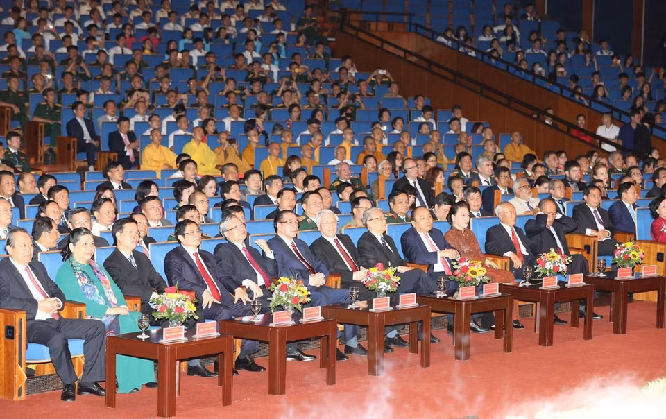 Lãnh đạo, nguyên lãnh đạo Đảng, Nhà nước và các đại biểu dự buổi lễ. (Ảnh: Phương Hoa/TTXVN)