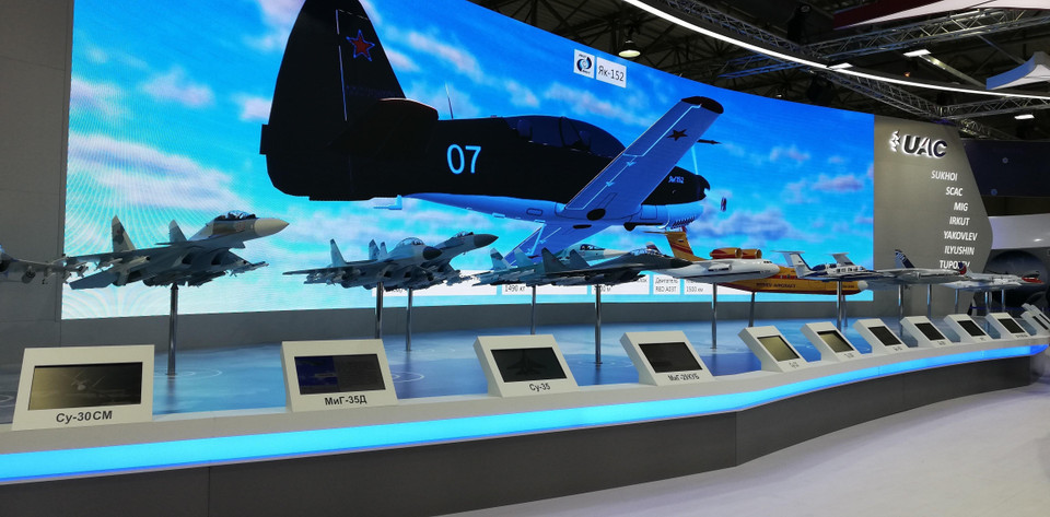 Các loại máy bay chiến đấu của Sukhoi và MiG. (Ảnh: Duy Trinh/TTXVN)