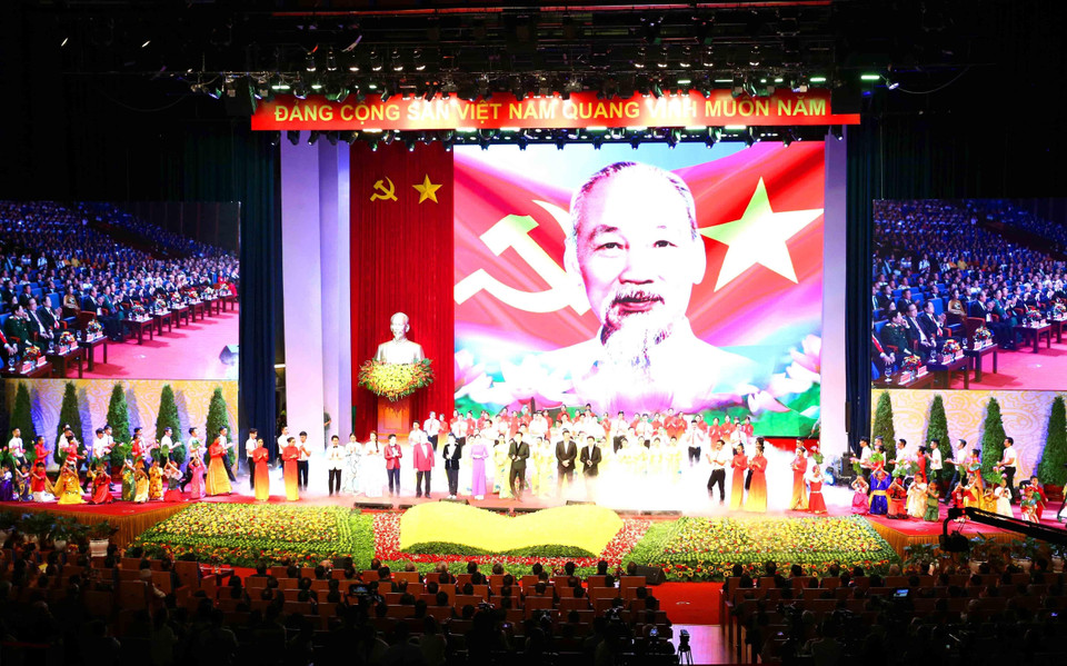 Tiết mục biểu diễn nghệ thuật tại buổi lễ. (Ảnh: Phương Hoa/TTXVN)