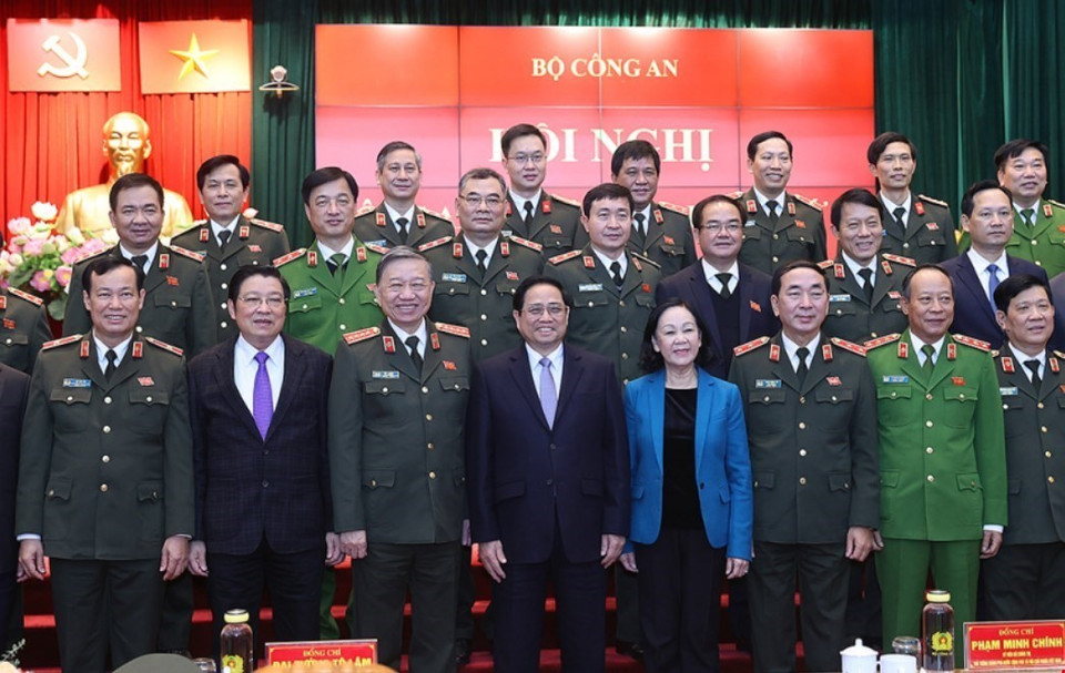 Thủ tướng Phạm Minh Chính chụp ảnh cùng các đại biểu dự hội nghị. (Ảnh: Dương Giang/TTXVN)