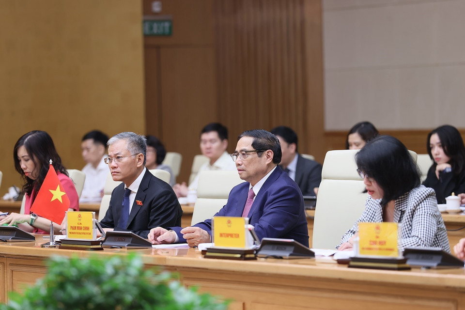 Thủ tướng Phạm Minh Chính tiếp Chủ tịch Hạ viện Thụy Sĩ Martin Candinas. (Ảnh: Dương Giang/TTXVN)