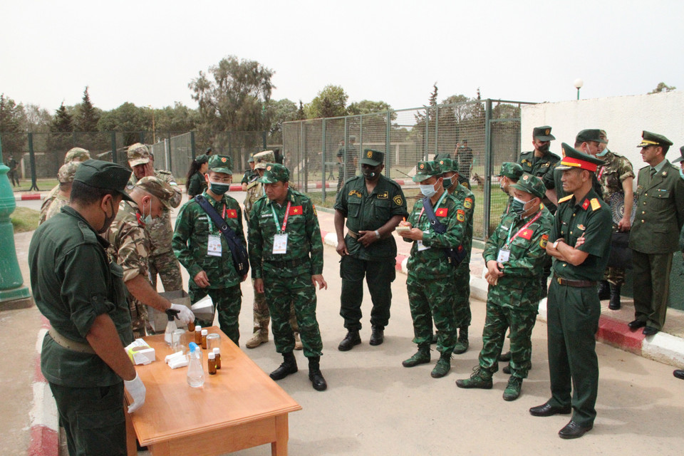 Đoàn Army Games Việt Nam 2021 thăm và làm việc tại Trung tâm đào tạo và nhân giống Chó nghiệp vụ Baïnem. (Ảnh: Tấn Đạt/TTXVN)