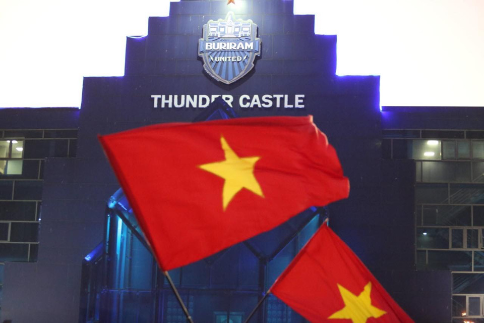 Quốc kỳ Việt Nam "phủ kín" sân Chang Arena. (Ảnh: Nguyên An/Vietnam+)